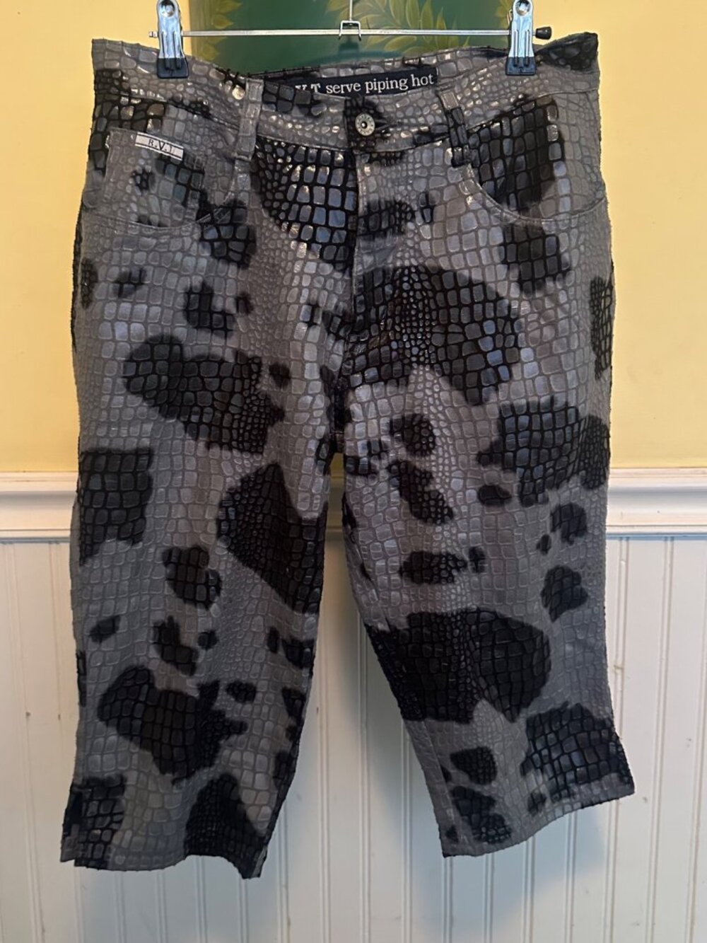 R.V.T Vintage 2000s Cropped Gray & Black Snake Print Pants  Size 11/12